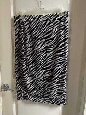 SHEIN Black & White Zebra Pencil Stretch Velvet Skirt